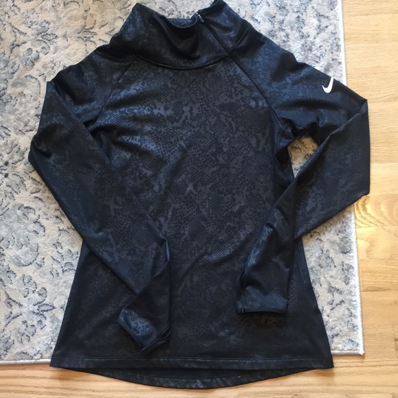 👟Nike Dri-Fit long sleeve top👟 - Picture 1 of 6